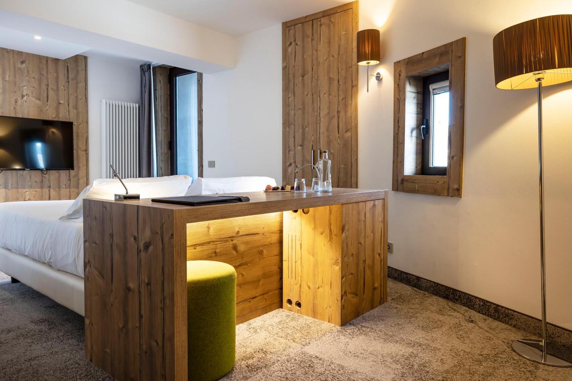 Deluxe Room,1645657512:JPEG